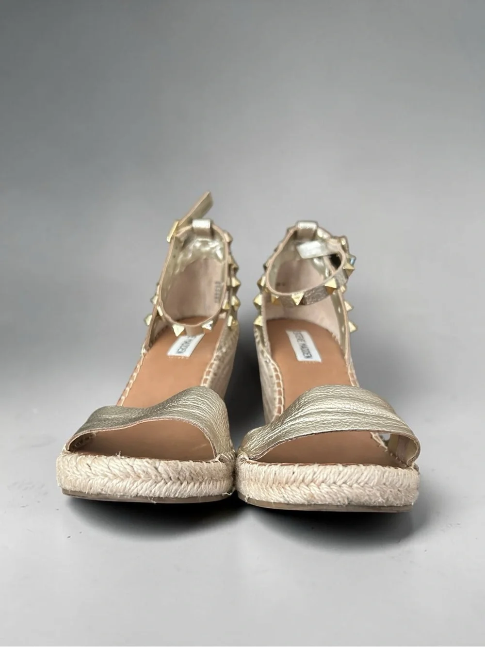 Steve Madden McKenna Gold Studded Espadrille Wedge Sandals Size 8